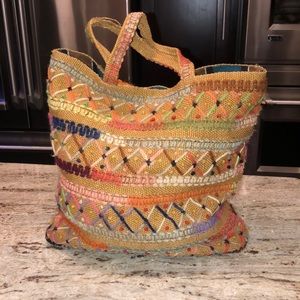 Embroidered purse with pastel colors